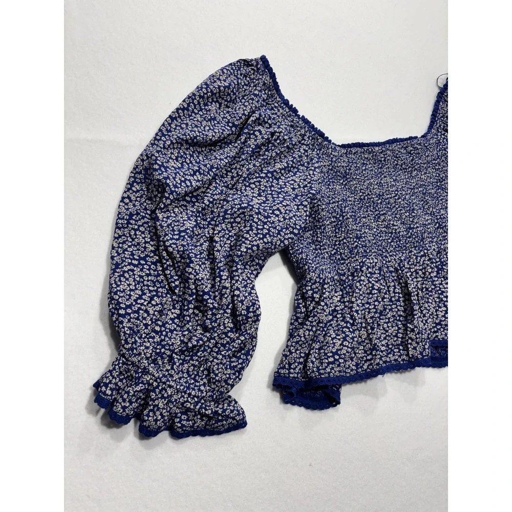 Free People Blouse Womens Large Blue Floral Off Shoulder Smocked Crop Top Boho - Picture 13 of 14